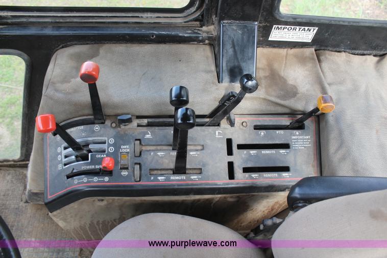 image for item H6126 1986 Case IH 1896 tractor