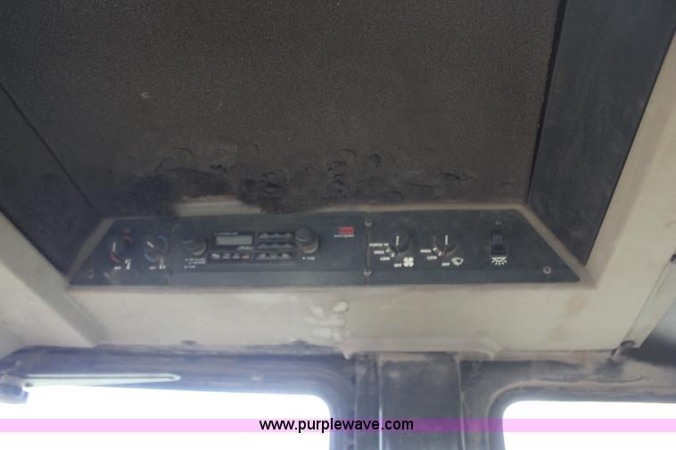 image for item H6126 1986 Case IH 1896 tractor