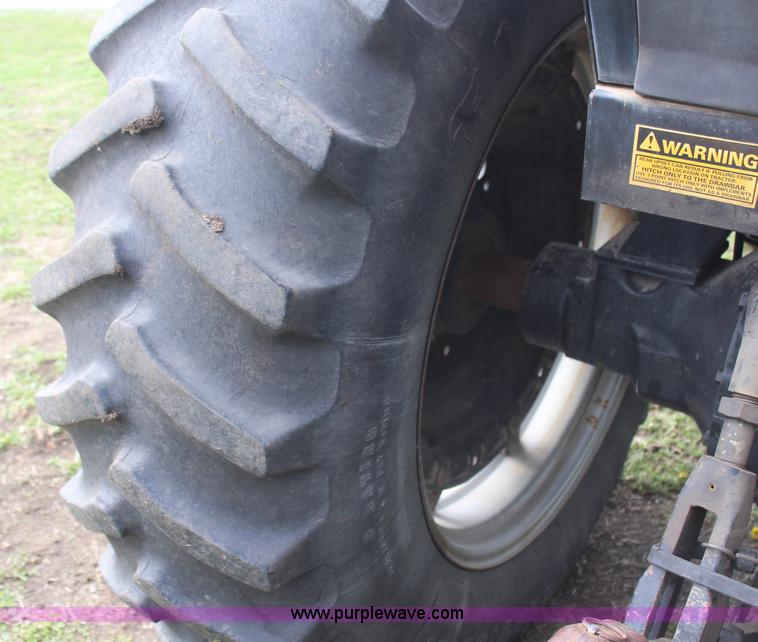 image for item H6126 1986 Case IH 1896 tractor