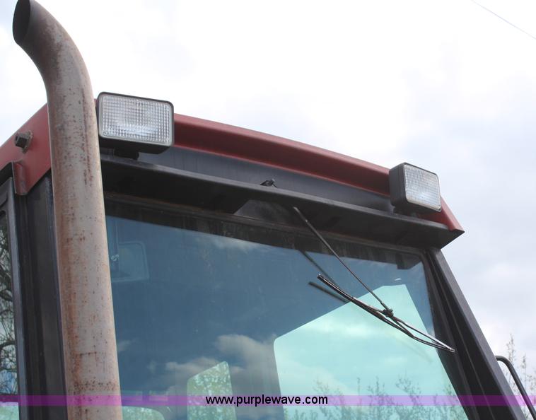 image for item H6126 1986 Case IH 1896 tractor