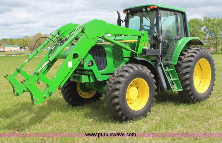 image for item H6135 2004 John Deere 7420 MFWD tractor