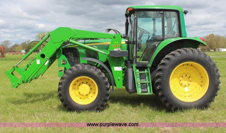 image for item H6135 2004 John Deere 7420 MFWD tractor
