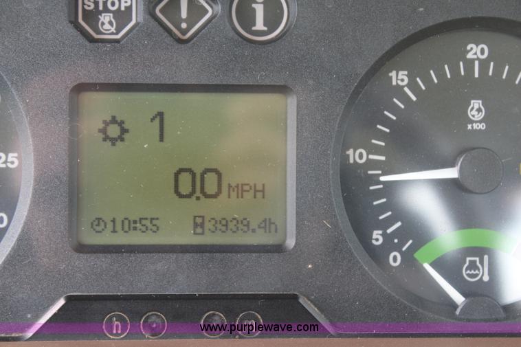 image for item H6135 2004 John Deere 7420 MFWD tractor