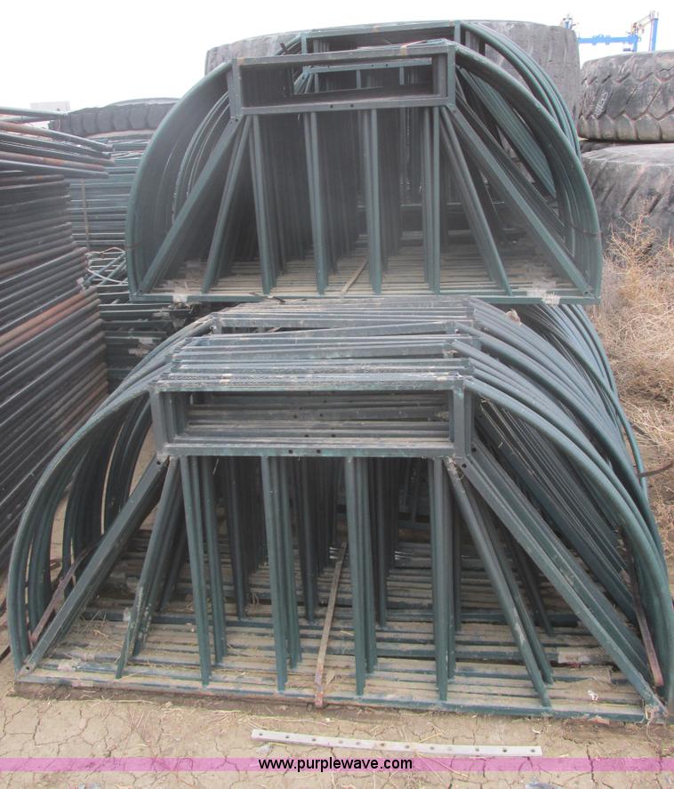 image for item I2728 (80) bale feeders