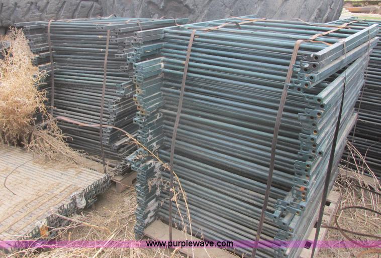 image for item I2728 (80) bale feeders