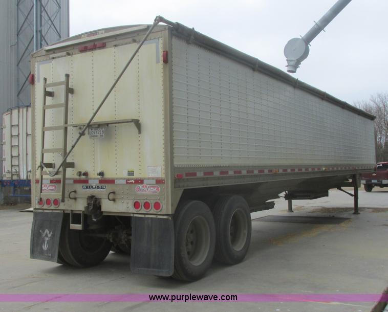 image for item I2732 2005 Wilson DWH-500 hopper bottom trailer