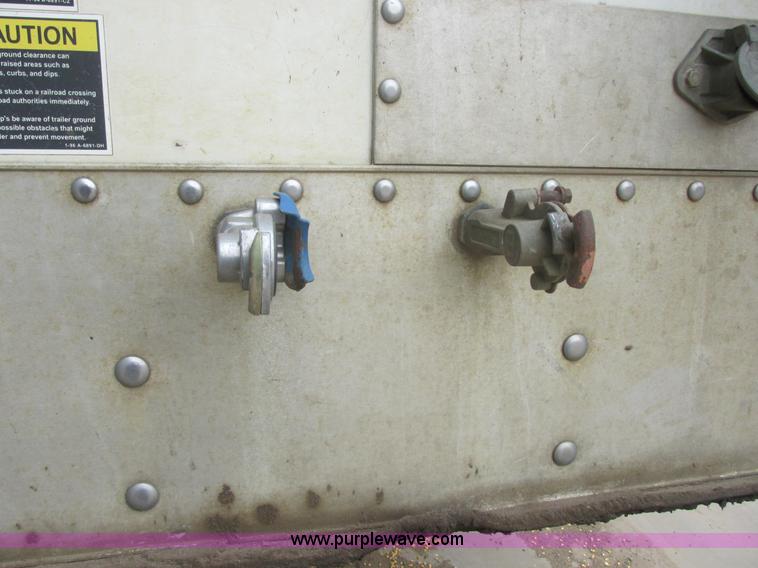 image for item I2732 2005 Wilson DWH-500 hopper bottom trailer