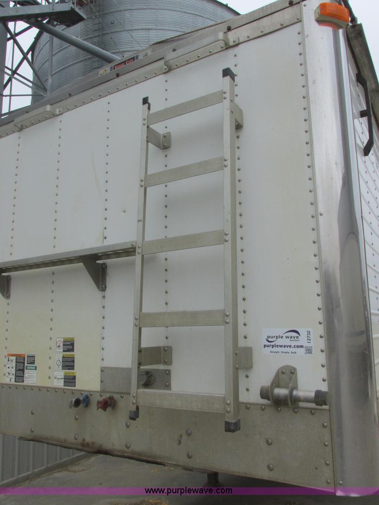 image for item I2732 2005 Wilson DWH-500 hopper bottom trailer