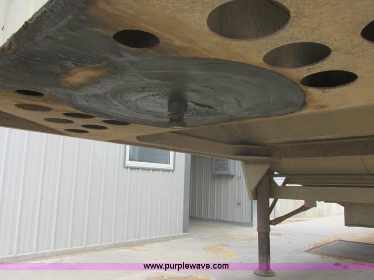 image for item I2732 2005 Wilson DWH-500 hopper bottom trailer