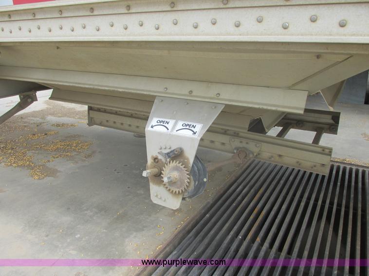 image for item I2732 2005 Wilson DWH-500 hopper bottom trailer