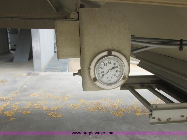 image for item I2732 2005 Wilson DWH-500 hopper bottom trailer