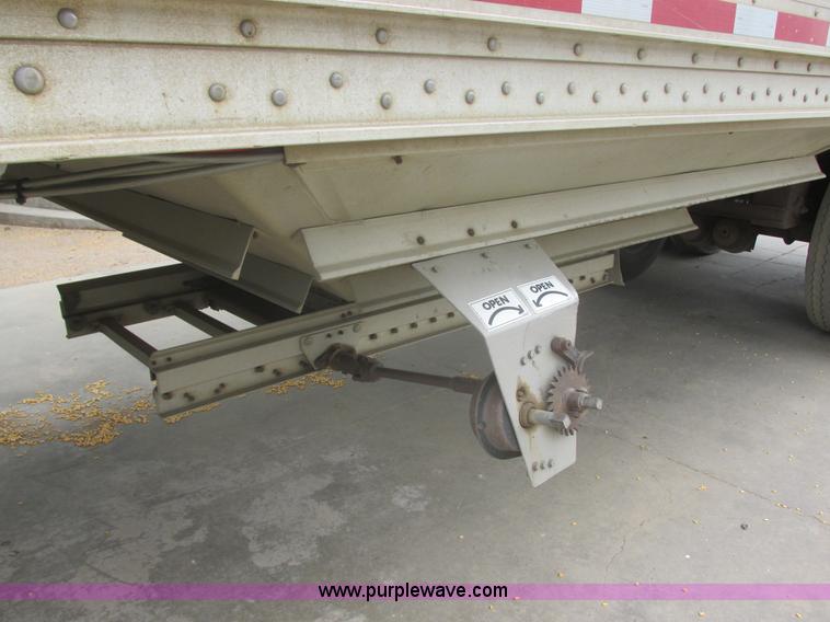 image for item I2732 2005 Wilson DWH-500 hopper bottom trailer