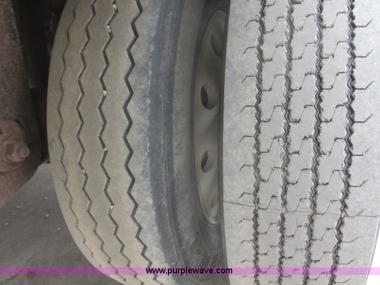 image for item I2732 2005 Wilson DWH-500 hopper bottom trailer