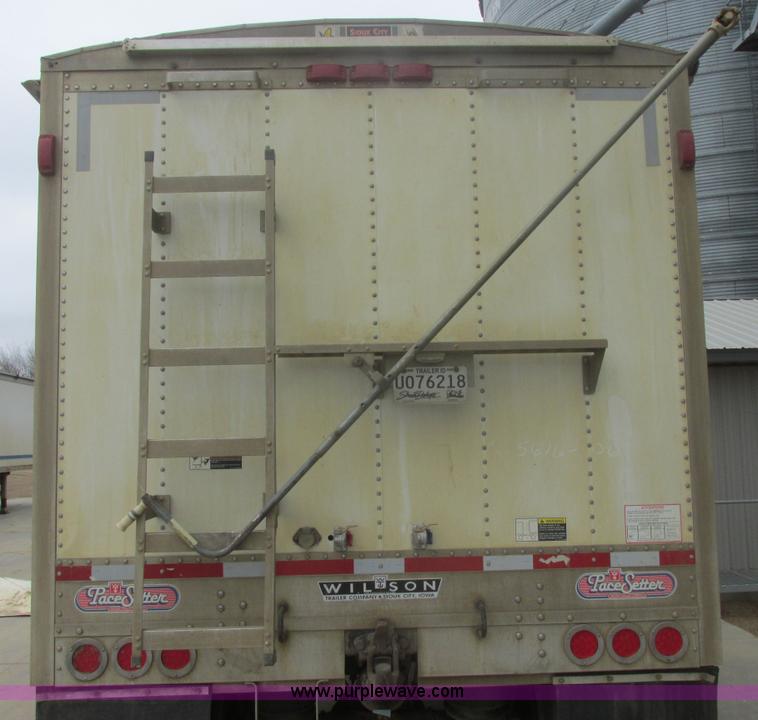 image for item I2732 2005 Wilson DWH-500 hopper bottom trailer
