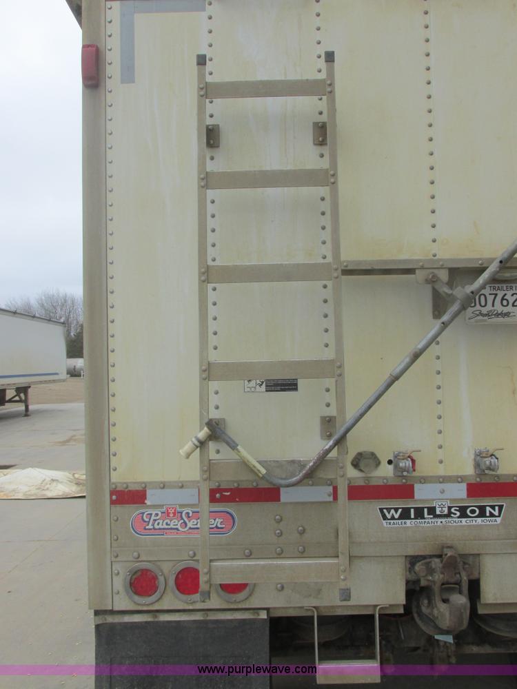 image for item I2732 2005 Wilson DWH-500 hopper bottom trailer