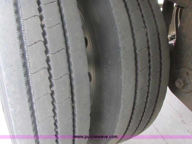 image for item I2732 2005 Wilson DWH-500 hopper bottom trailer