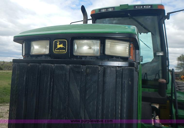 image for item I3664 1997 John Deere 8200T tractor
