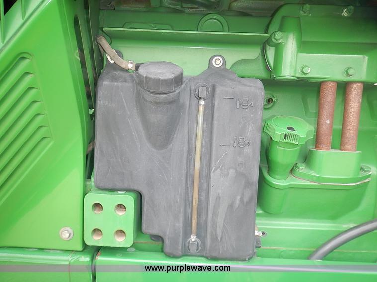 image for item I3664 1997 John Deere 8200T tractor