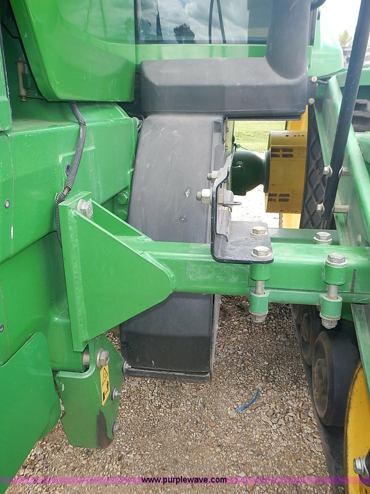 image for item I3664 1997 John Deere 8200T tractor