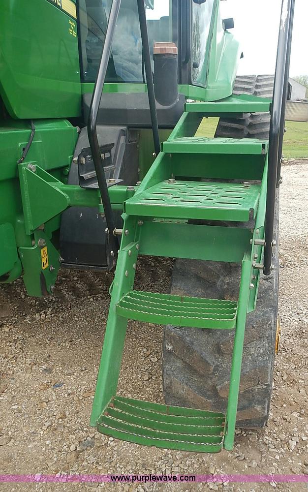 image for item I3664 1997 John Deere 8200T tractor