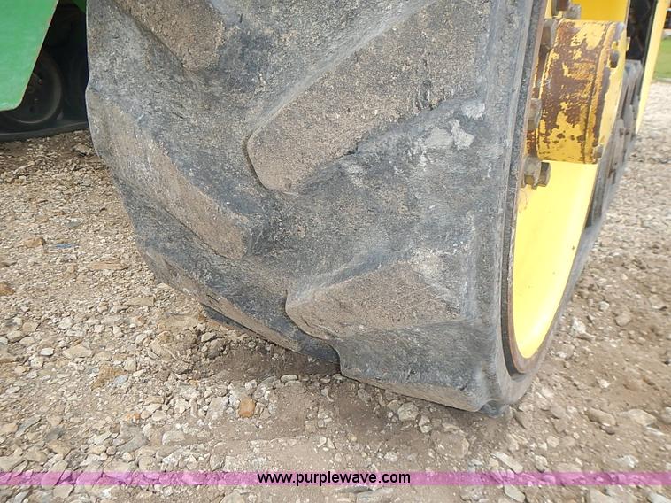 image for item I3664 1997 John Deere 8200T tractor