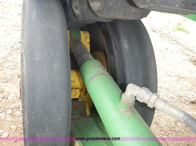 image for item I3664 1997 John Deere 8200T tractor