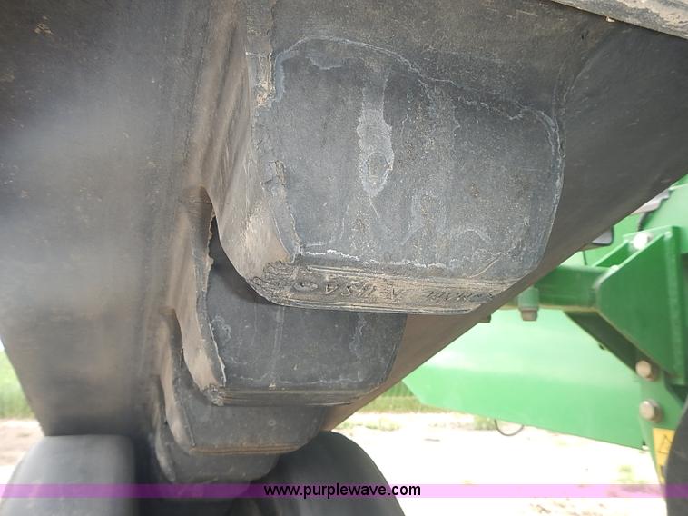 image for item I3664 1997 John Deere 8200T tractor