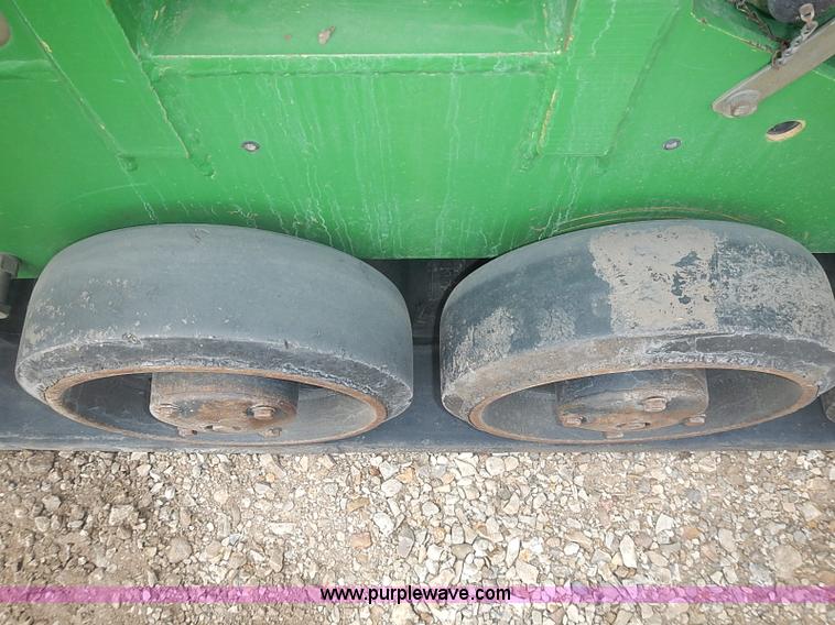 image for item I3664 1997 John Deere 8200T tractor