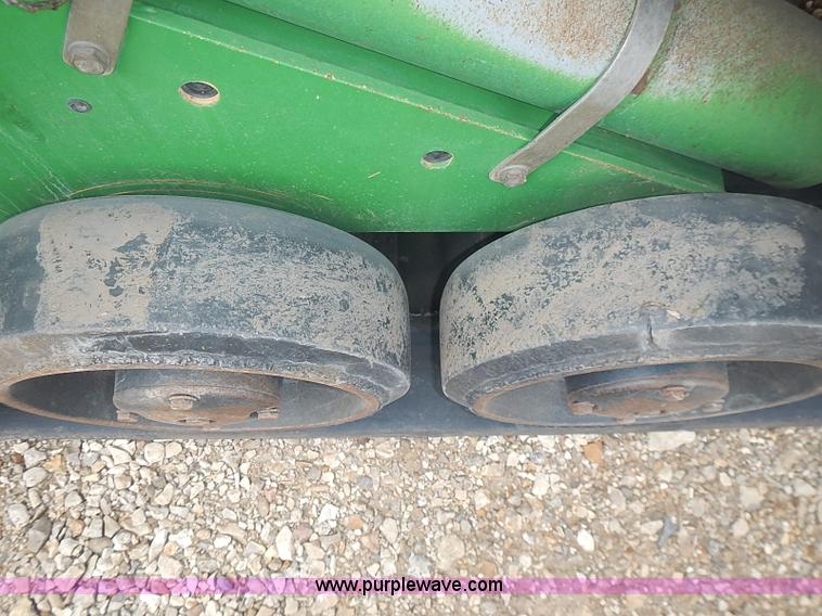 image for item I3664 1997 John Deere 8200T tractor