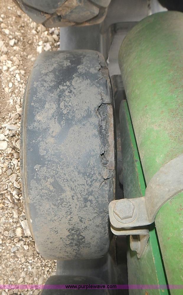 image for item I3664 1997 John Deere 8200T tractor