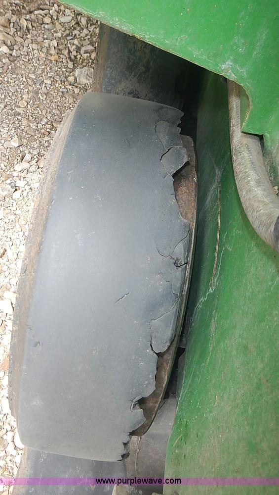 image for item I3664 1997 John Deere 8200T tractor