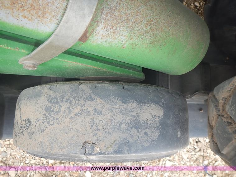 image for item I3664 1997 John Deere 8200T tractor