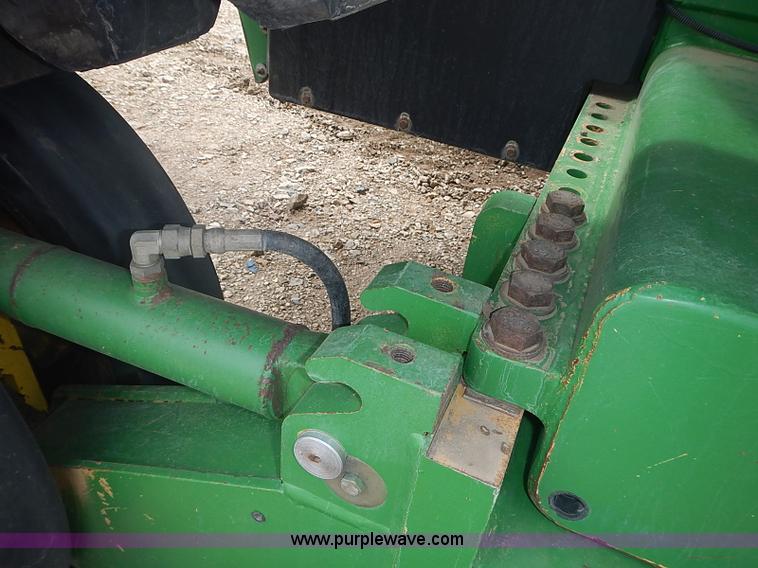 image for item I3664 1997 John Deere 8200T tractor