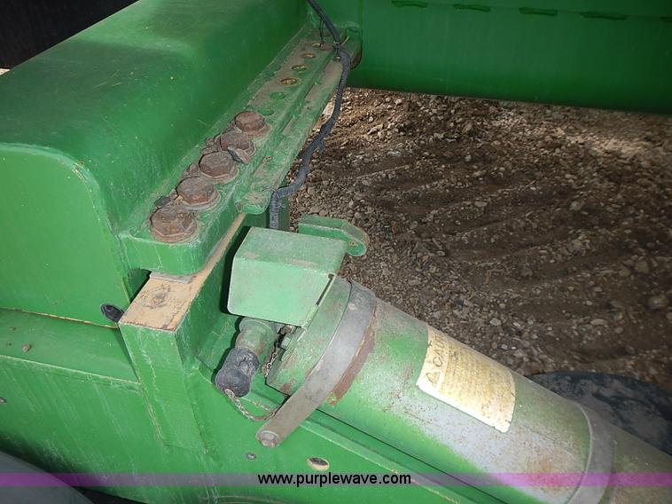 image for item I3664 1997 John Deere 8200T tractor