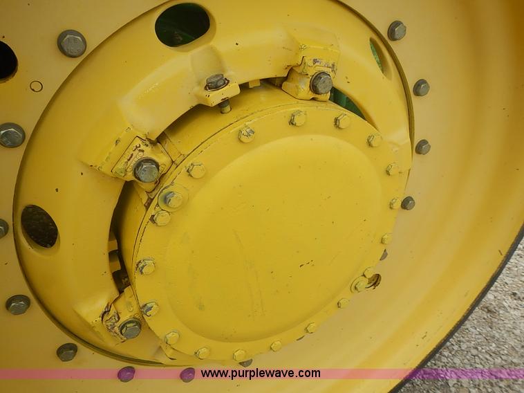 image for item I3664 1997 John Deere 8200T tractor