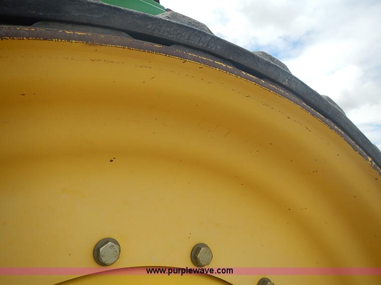 image for item I3664 1997 John Deere 8200T tractor