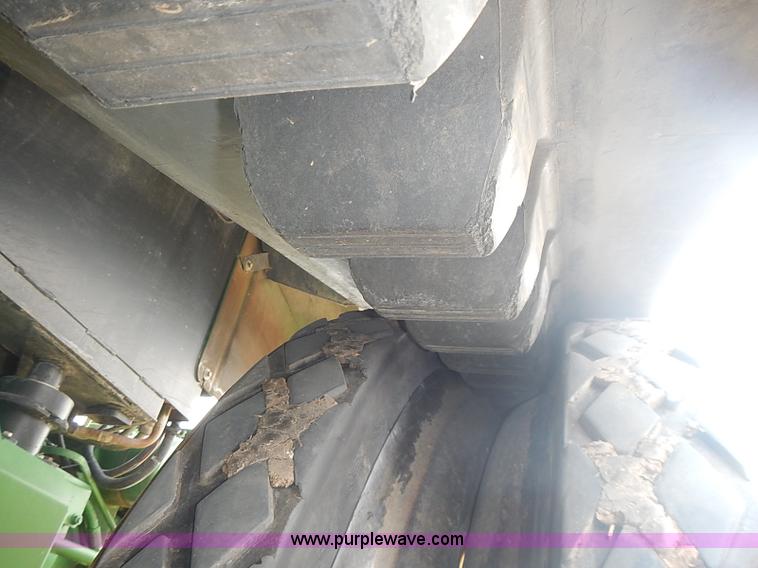 image for item I3664 1997 John Deere 8200T tractor