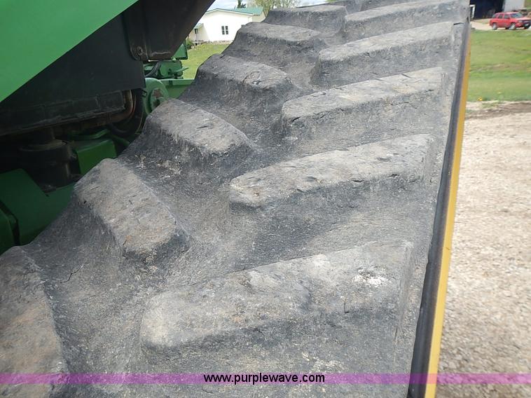 image for item I3664 1997 John Deere 8200T tractor