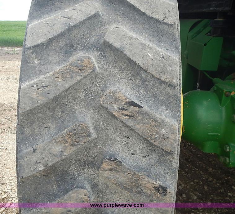 image for item I3664 1997 John Deere 8200T tractor