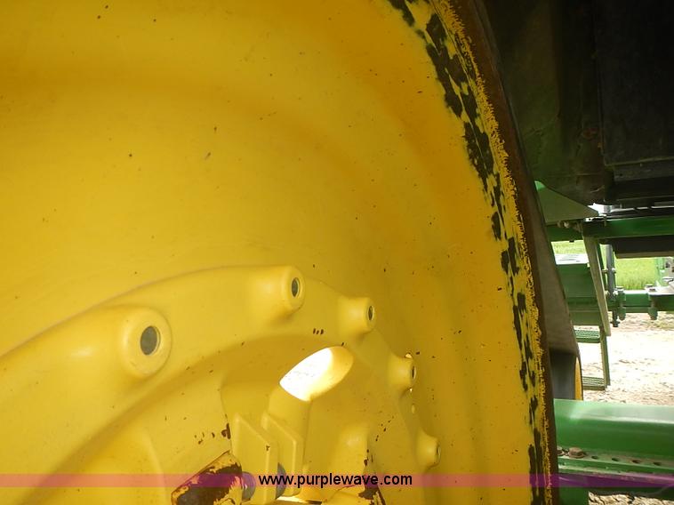 image for item I3664 1997 John Deere 8200T tractor