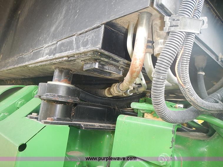 image for item I3664 1997 John Deere 8200T tractor