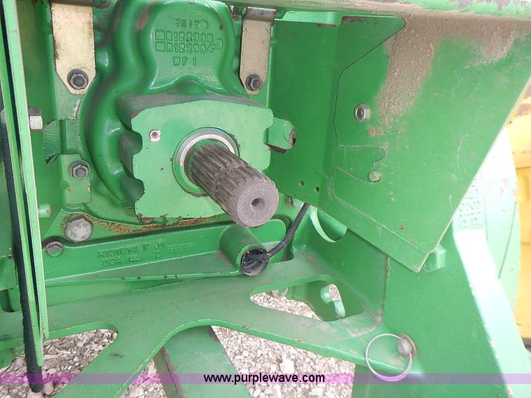 image for item I3664 1997 John Deere 8200T tractor