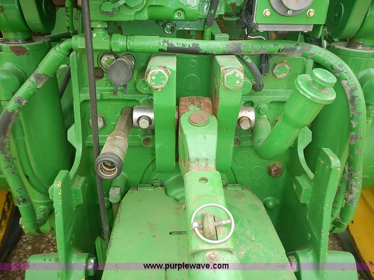 image for item I3664 1997 John Deere 8200T tractor