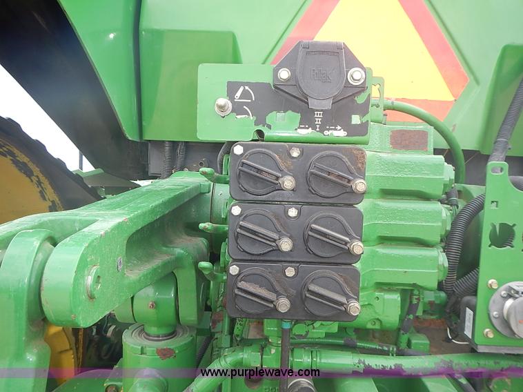 image for item I3664 1997 John Deere 8200T tractor