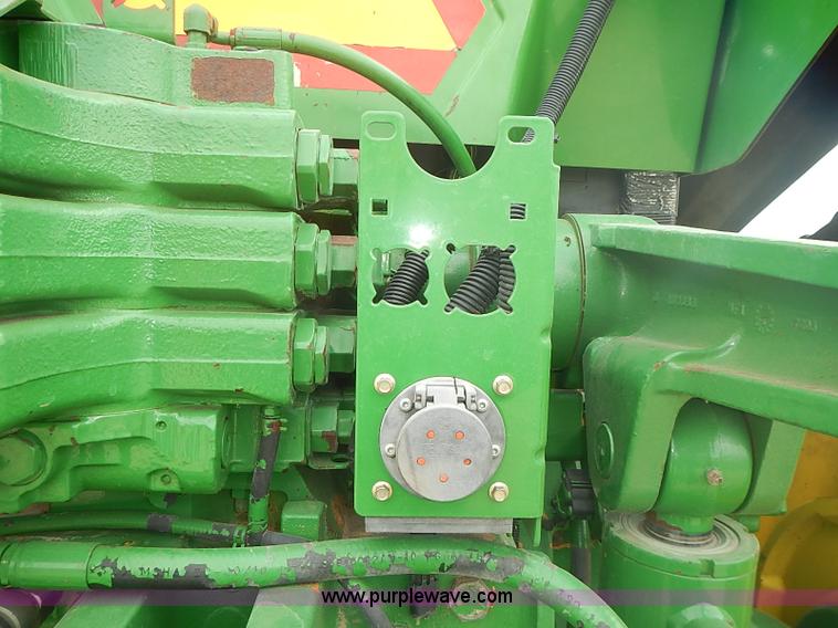 image for item I3664 1997 John Deere 8200T tractor