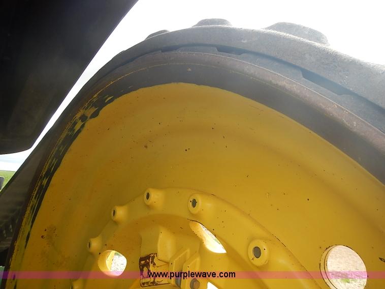 image for item I3664 1997 John Deere 8200T tractor