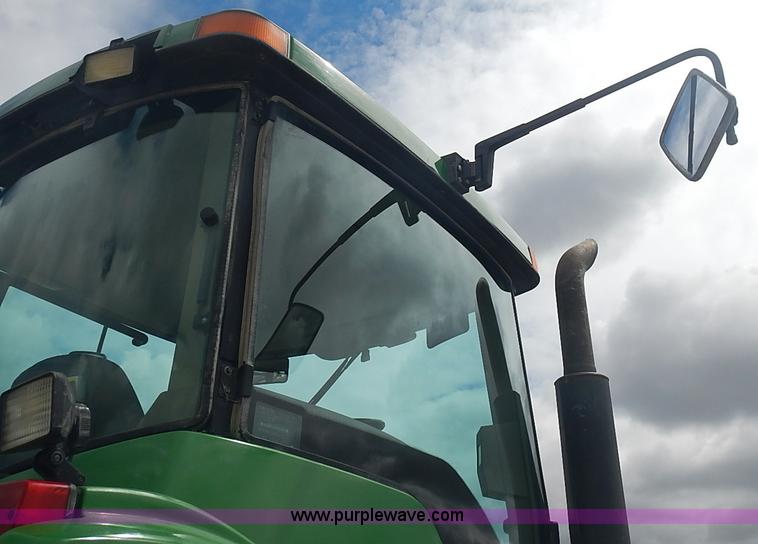 image for item I3664 1997 John Deere 8200T tractor