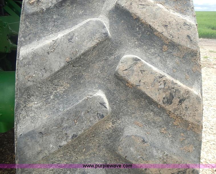 image for item I3664 1997 John Deere 8200T tractor