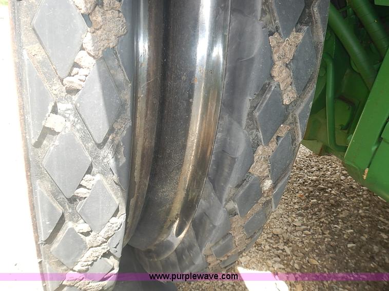 image for item I3664 1997 John Deere 8200T tractor