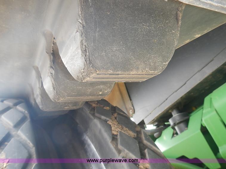 image for item I3664 1997 John Deere 8200T tractor